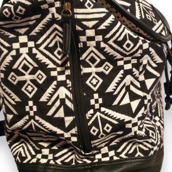 MADDEN GIRL Woven AztecTribal Boho Shoulder Bag or Backpack - Picture 5 of 10